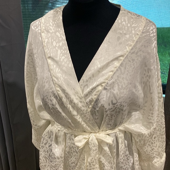 Vintage Decadence Leopard Satin Damask Wrap / Robe |Size M/L - Picture 5 of 12